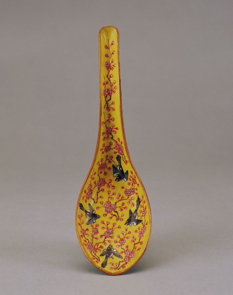 图片[2]-Yellow ground pink plum magpie pattern spoon-China Archive